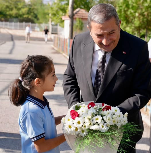 BELEDİYE BAŞKANIMIZ ALİCAN BOZKURT’UN 23 NİSAN ULUSAL EGEMENLİK VE ÇOCUK BAYRAMI MESAJI